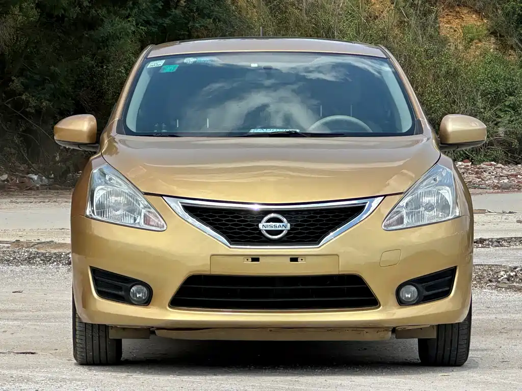 Nissan Tiida 2012
