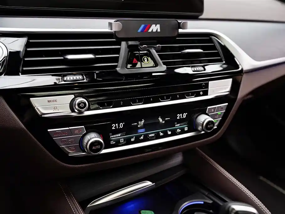BMW 5 Series 2022 — фото 10