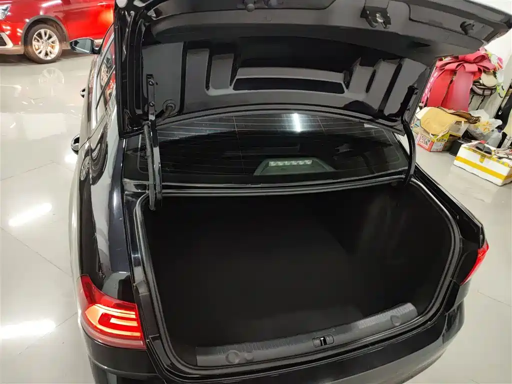 Volkswagen Lavida 2017 — фото 19