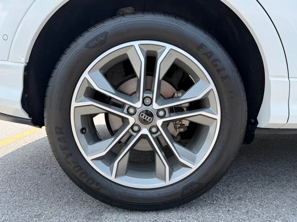 Audi Q3 2023 — фото 28