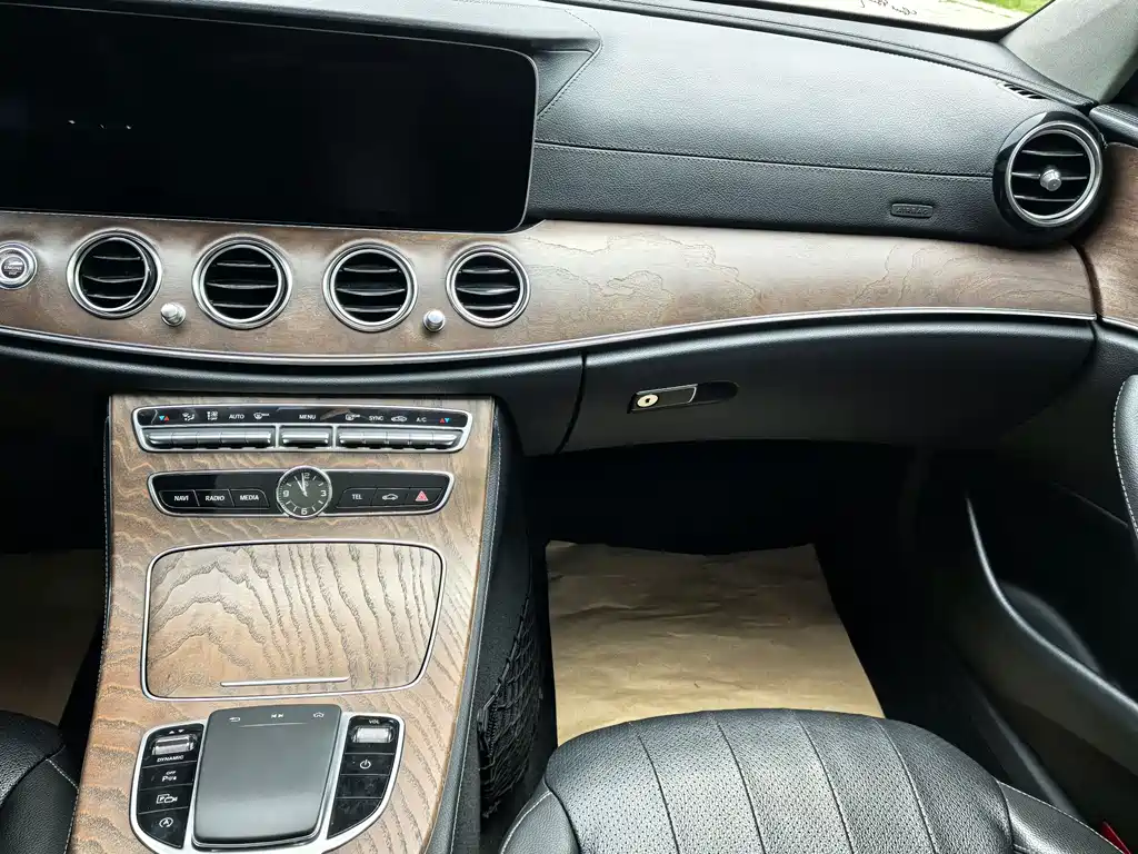 Mercedes-Benz E-Class 2019 — фото 8