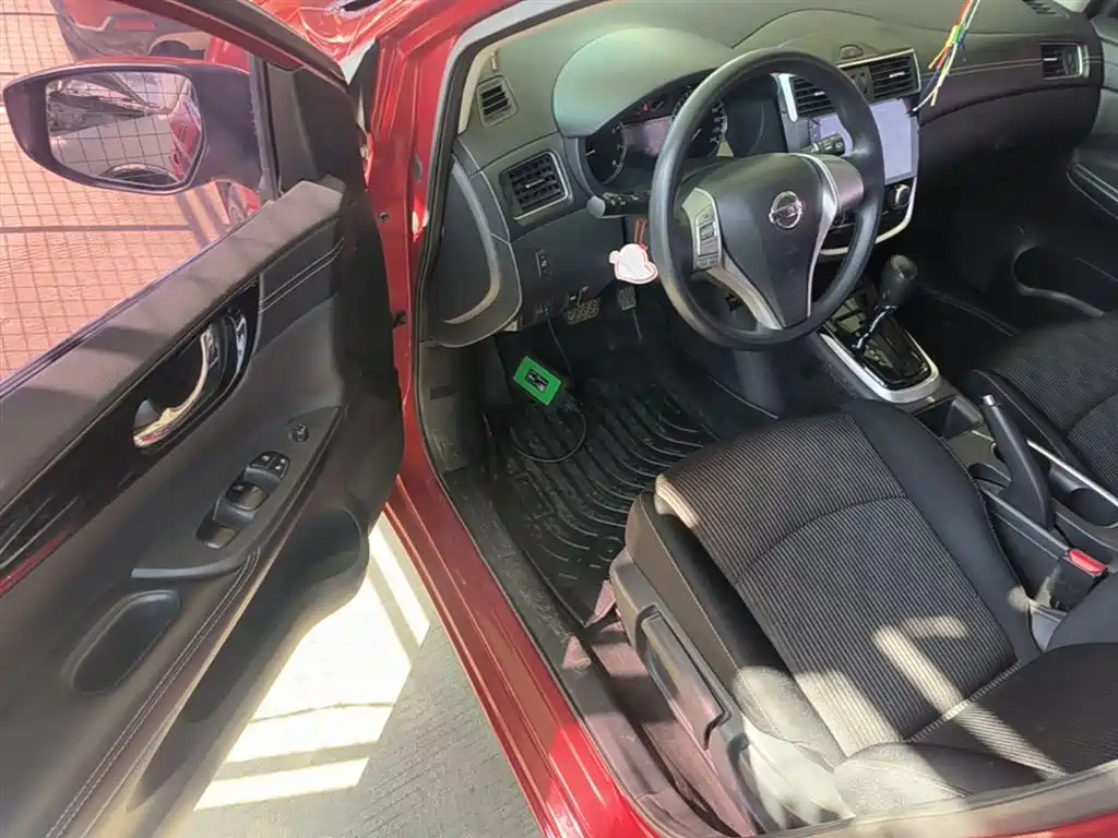 Nissan Tiida 2017 — фото 16