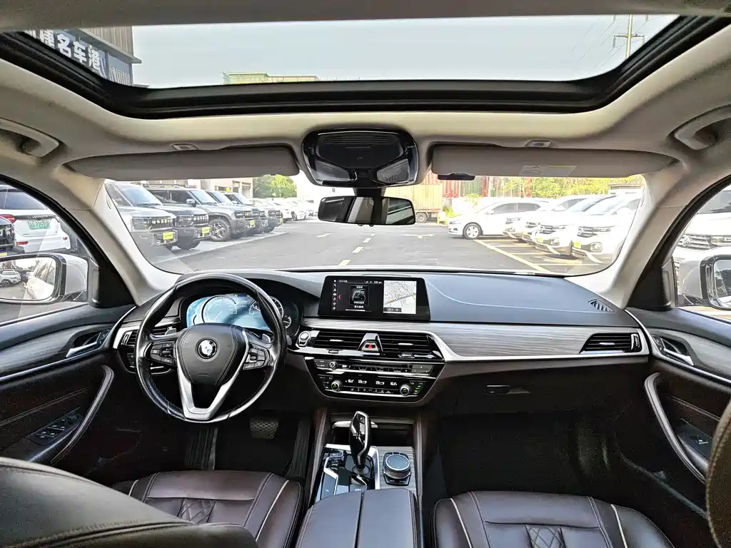 BMW 5 Series 2018 — фото 20