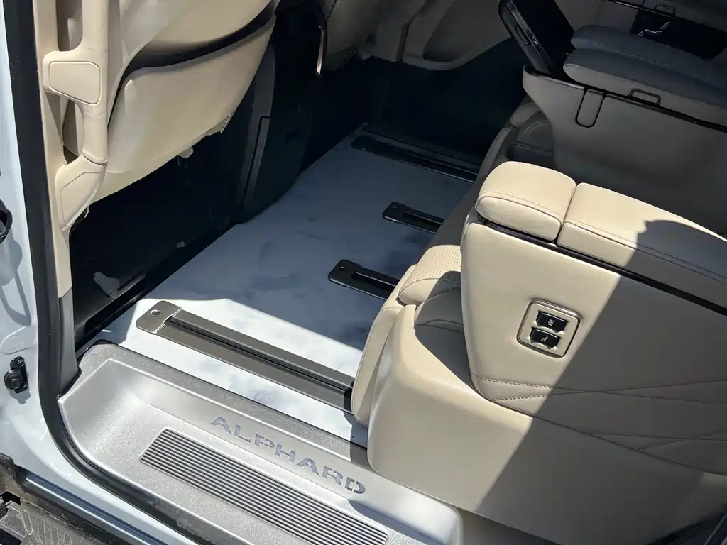 Toyota Alphard 2025 — фото 8
