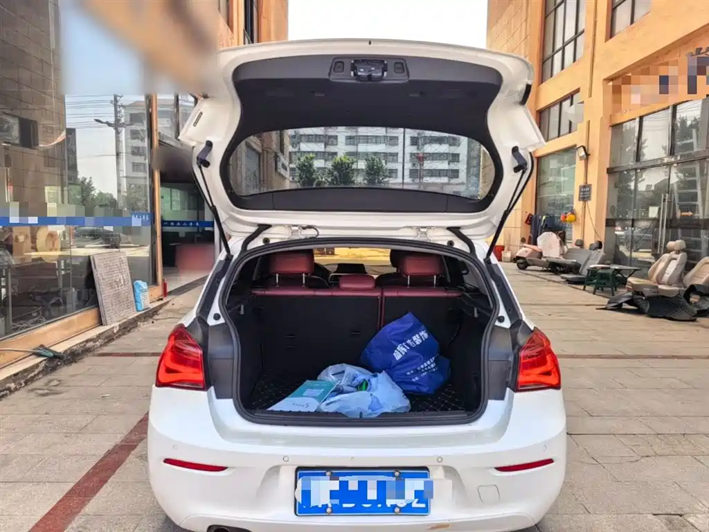 BMW 1 Series 2018 — фото 19