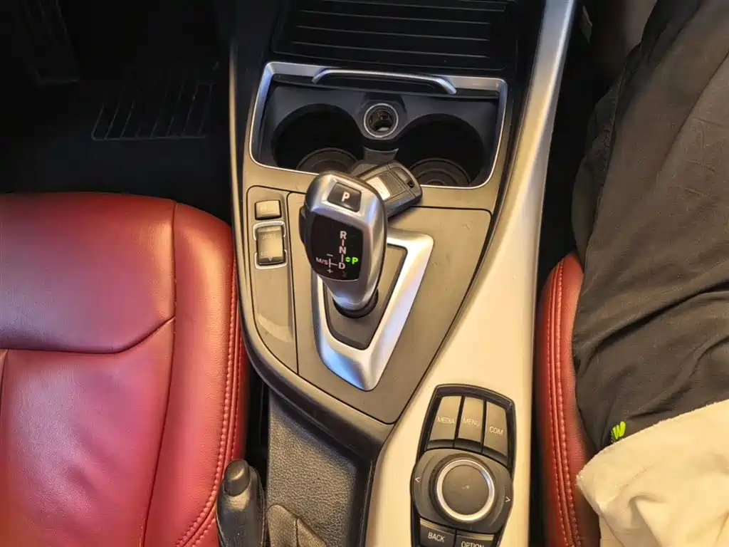 BMW 1 Series 2018 — фото 14