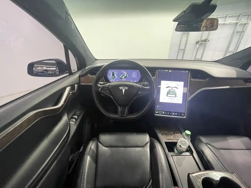 Tesla Model X 2018 — фото 7