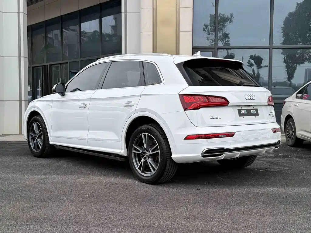 Audi Q5L 2019 — фото 10