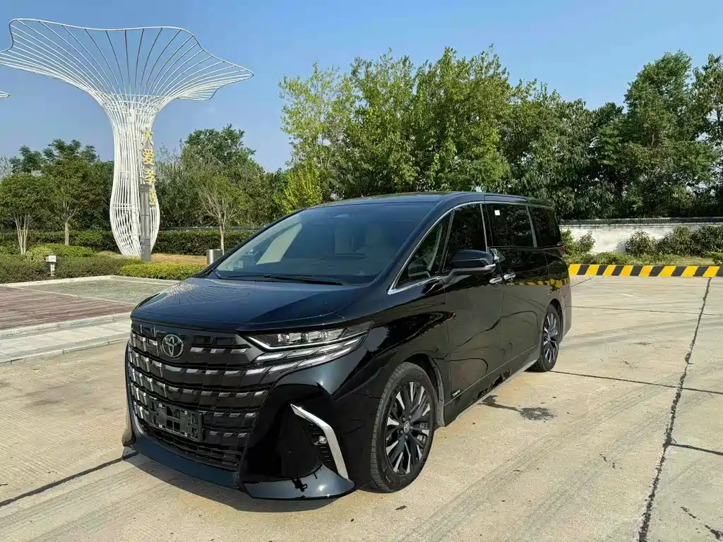Toyota Alphard 2024 — фото 1
