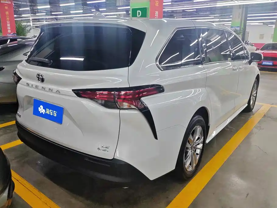 Toyota Sienna 2025 — фото 3