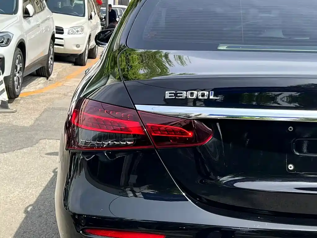 Mercedes-Benz E-Class 2022 — фото 10