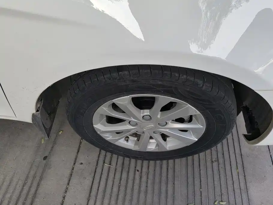 Geely Emgrand 2021