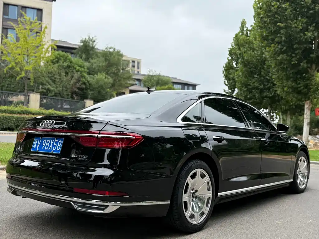 Audi A8 2022 — фото 9