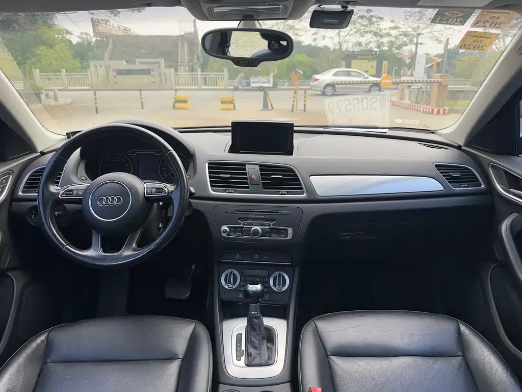 Audi Q3 2015 — фото 16