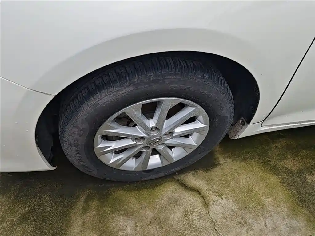 Toyota Camry 2017 — фото 23