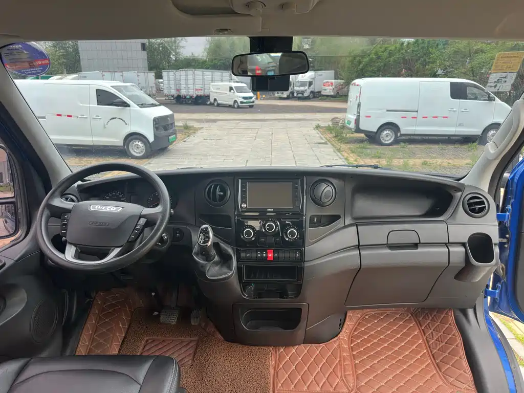 IVECO Ousheng 2019 — фото 17