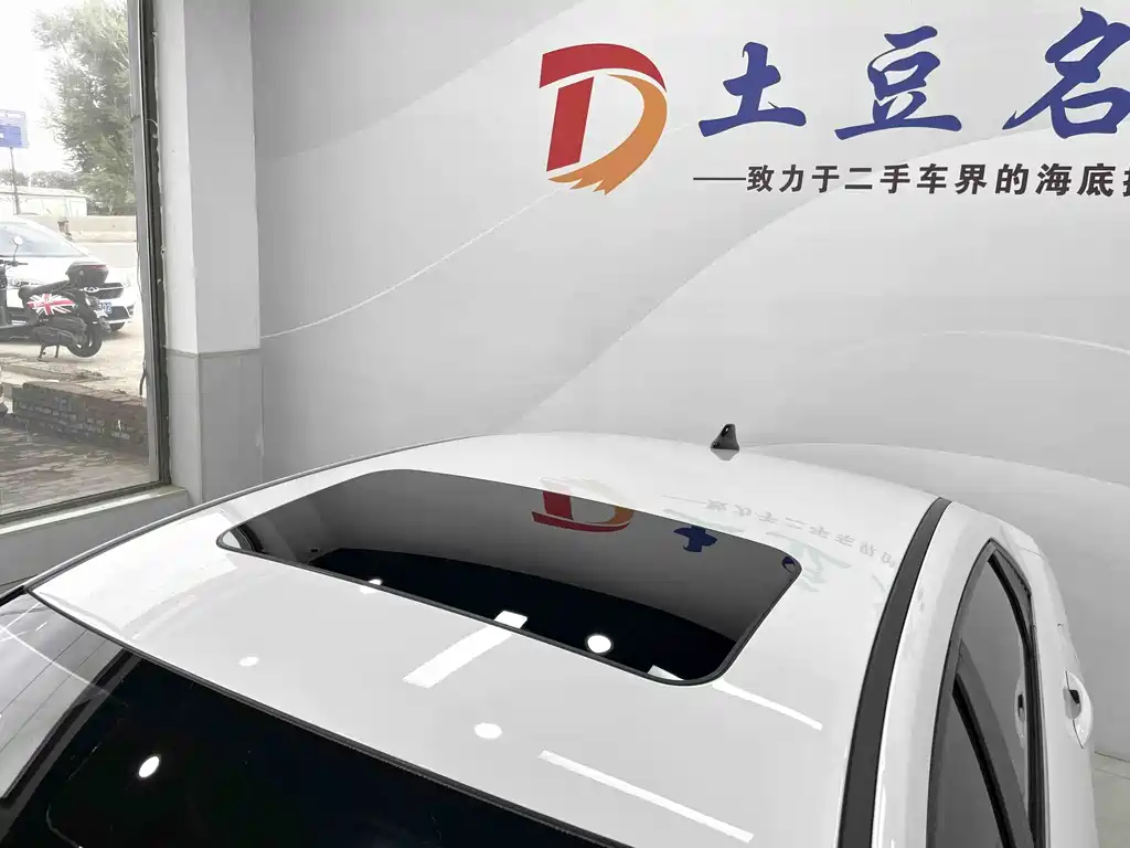 Hyundai Elantra 2023 — фото 17