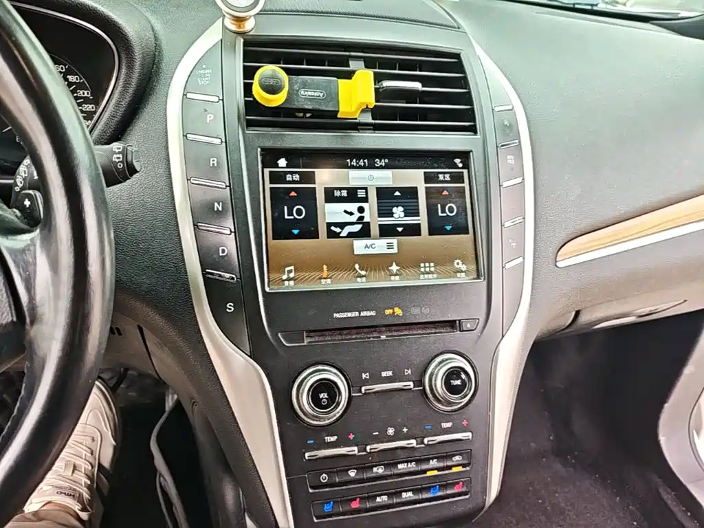 Lincoln MKC 2017 — фото 13