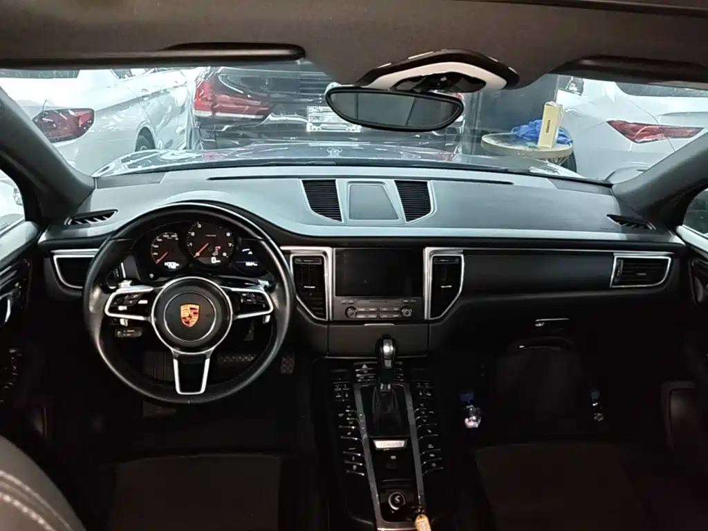 Porsche Macan 2018 — фото 10