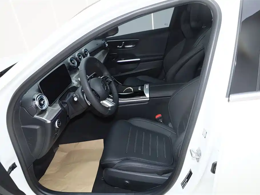 Mercedes-Benz C-Class 2025 — фото 16