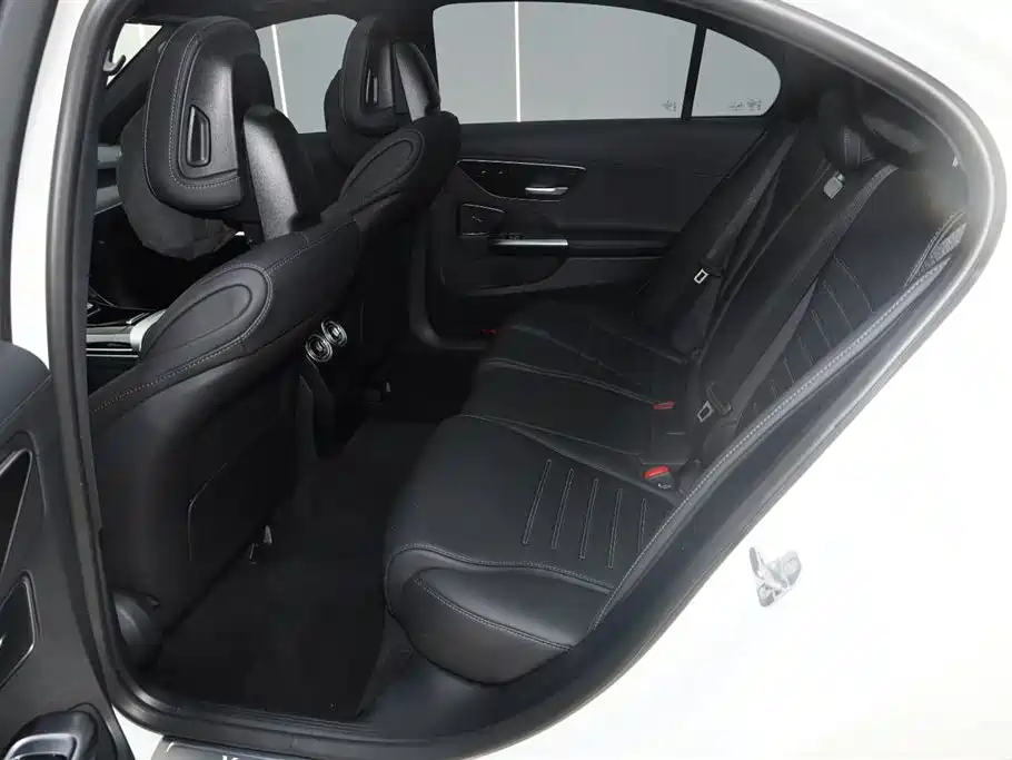 Mercedes-Benz C-Class 2025 — фото 20