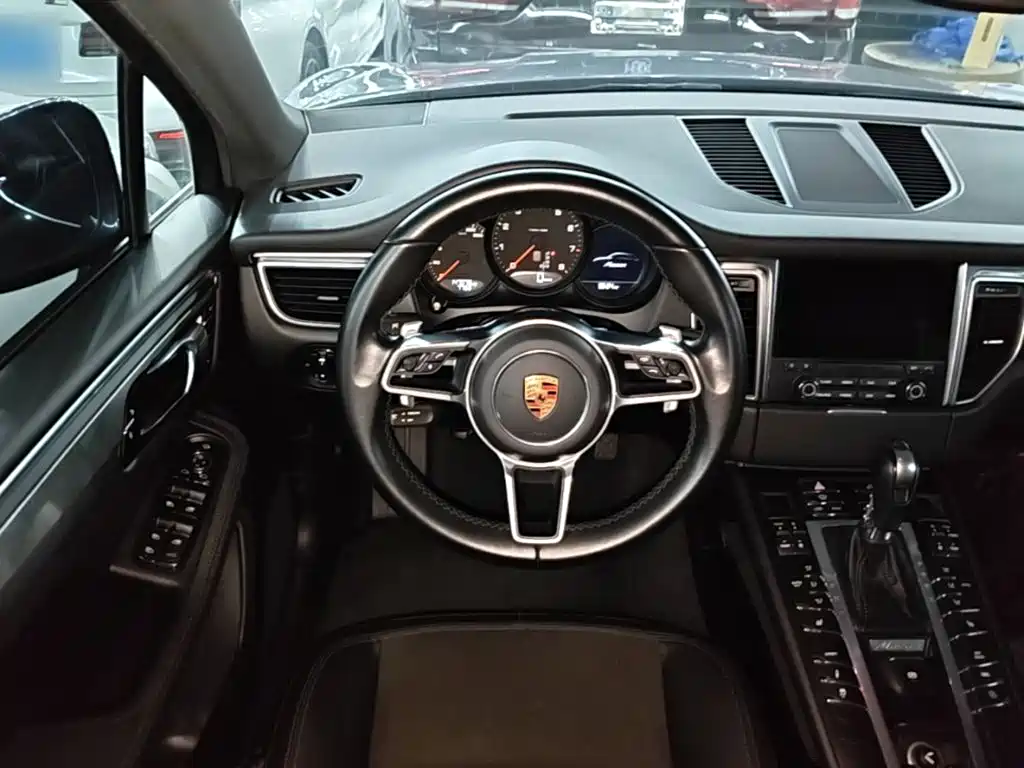 Porsche Macan 2018 — фото 11