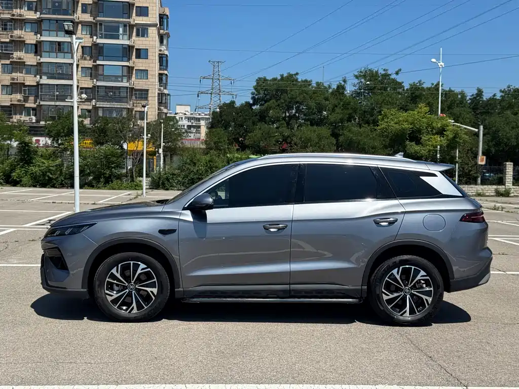 BYD L DM-i 2025 — фото 9