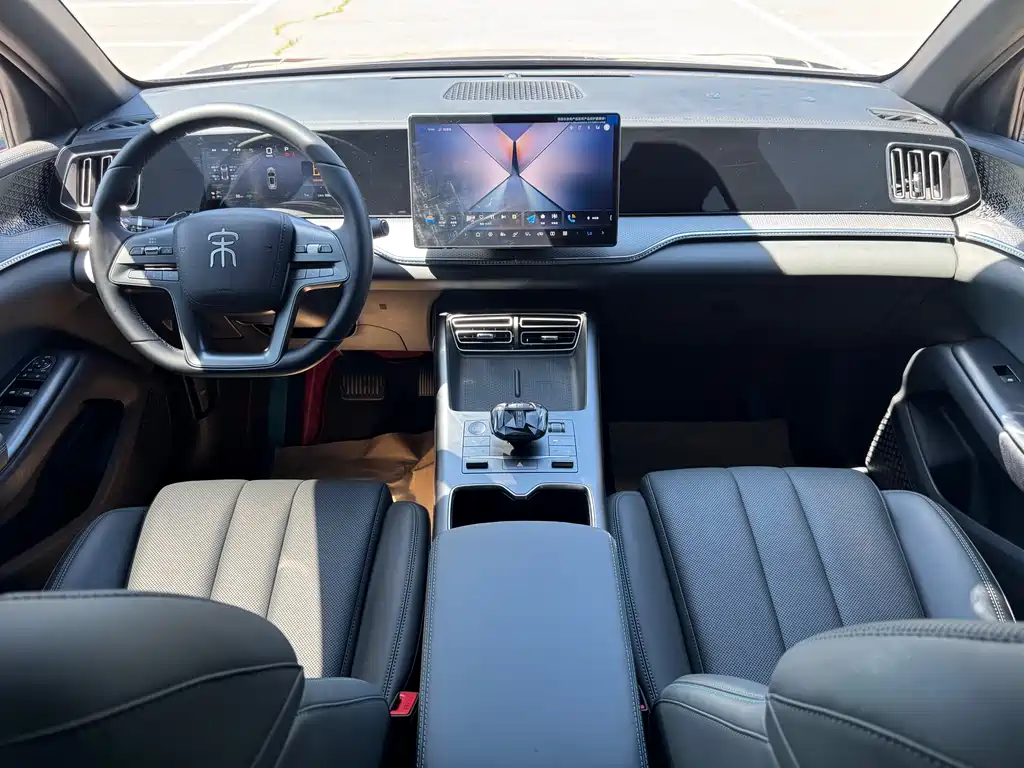 BYD L DM-i 2025 — фото 16