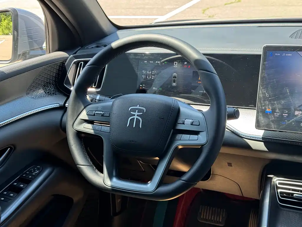 BYD L DM-i 2025 — фото 17