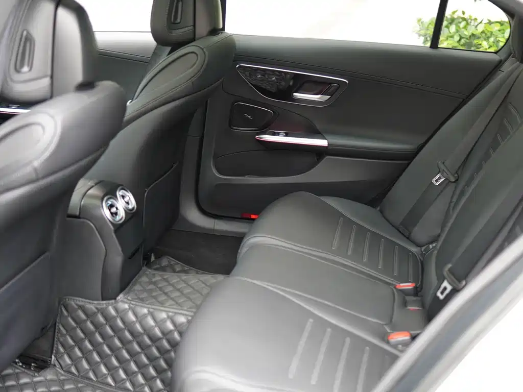 Mercedes-Benz C-Class 2023 — фото 9