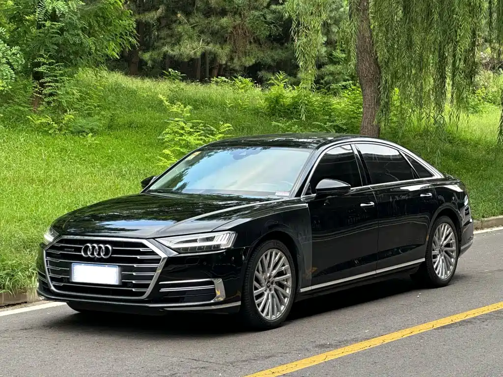 Audi A8 2022 — фото 1