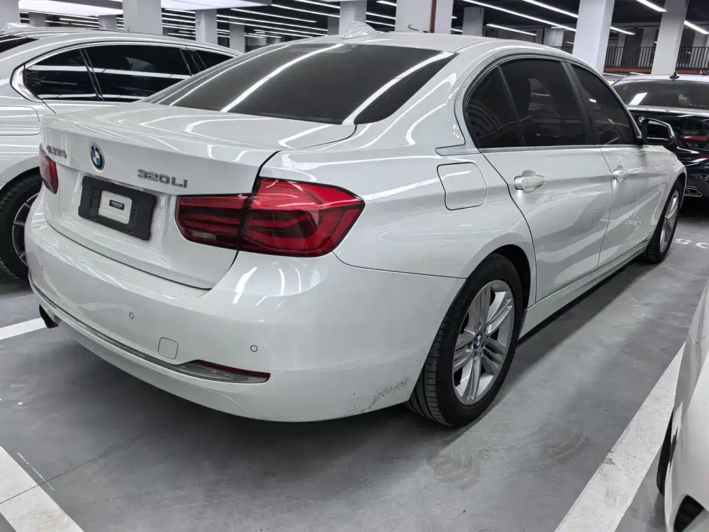 BMW 3 Series 2017 — фото 16