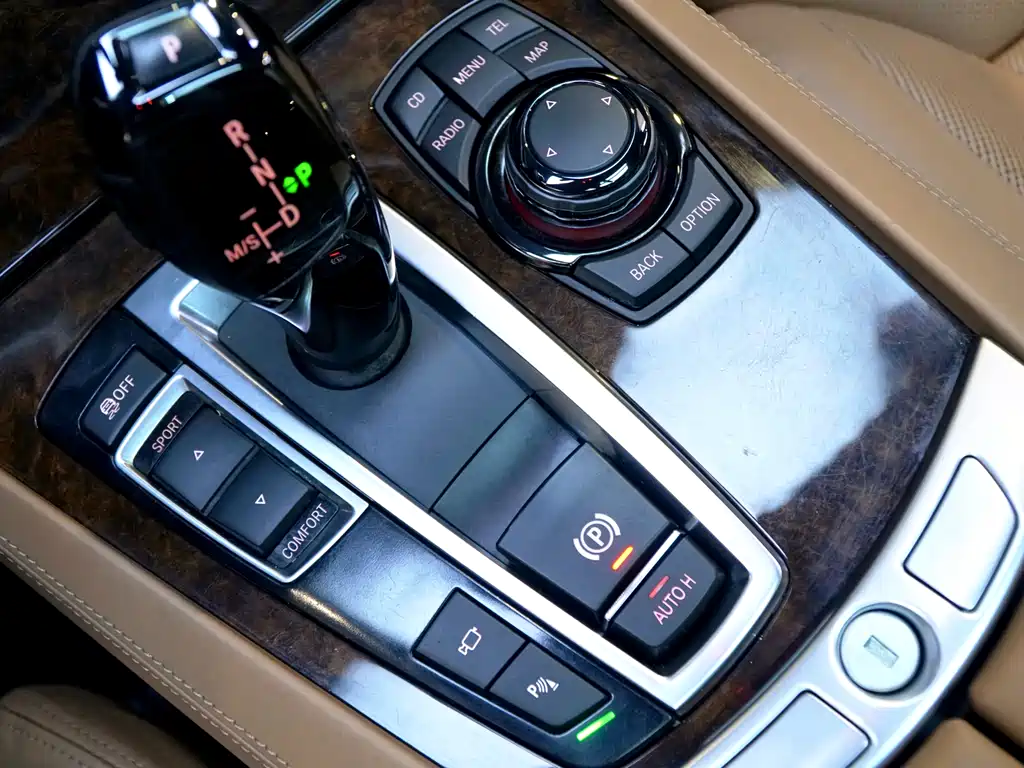 BMW 7 Series 2012 — фото 21
