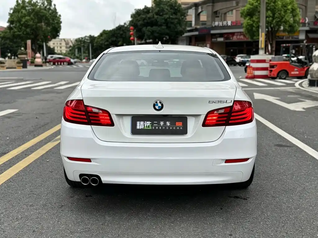 BMW 5 Series 2015 — фото 15
