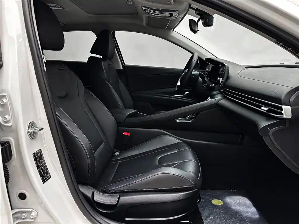 Hyundai Elantra 2023 — фото 15