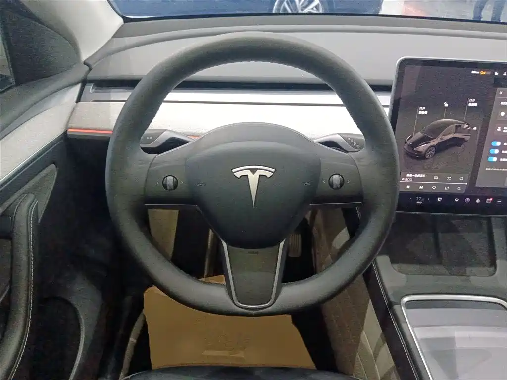 Tesla Model Y 2024 — фото 11