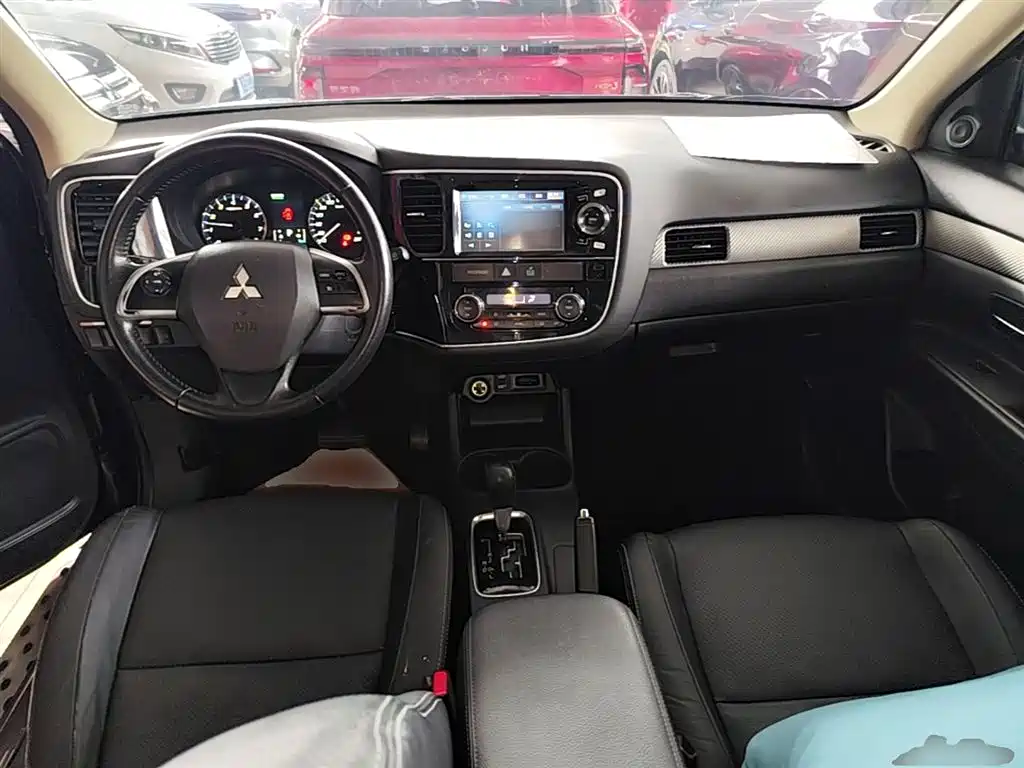 Mitsubishi Outlander 2015 — фото 10