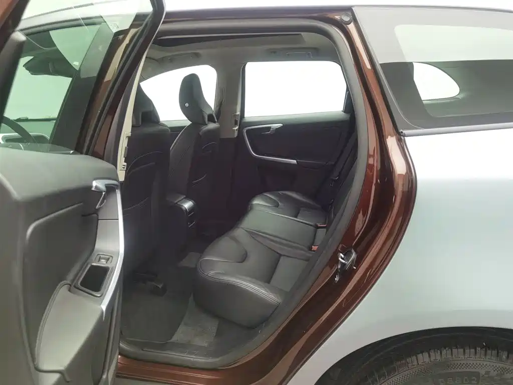 Volvo XC60 2015 — фото 15
