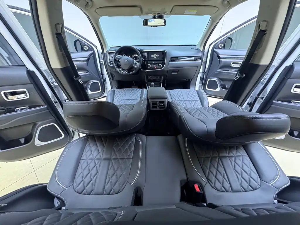 Mitsubishi Outlander 2021 — фото 15