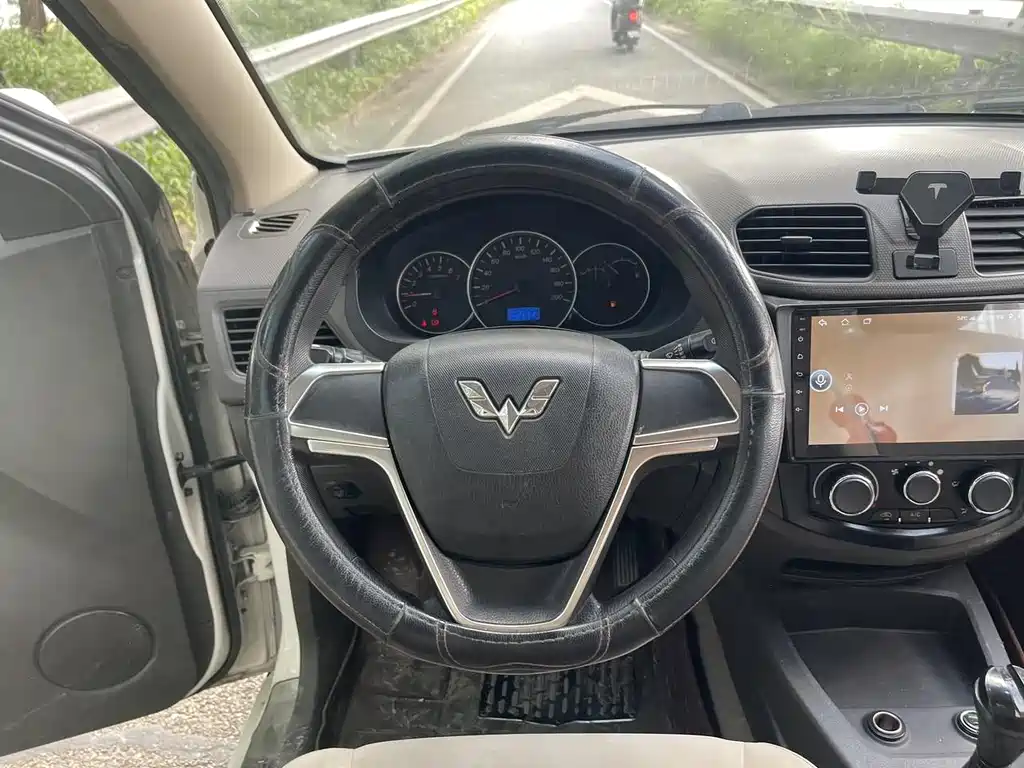 Wuling Hongguang 2018 — фото 11