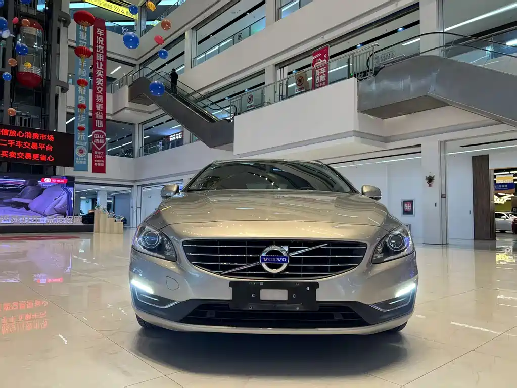 Volvo V60 2016 — фото 3