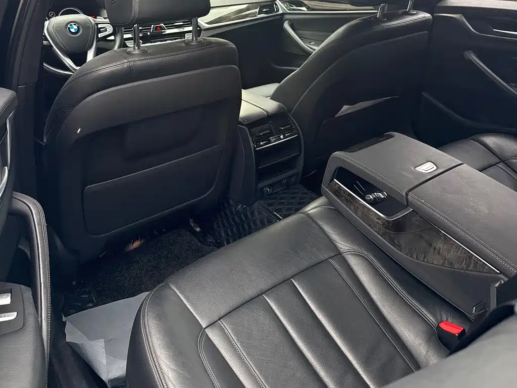 BMW 5 Series 2018 — фото 5