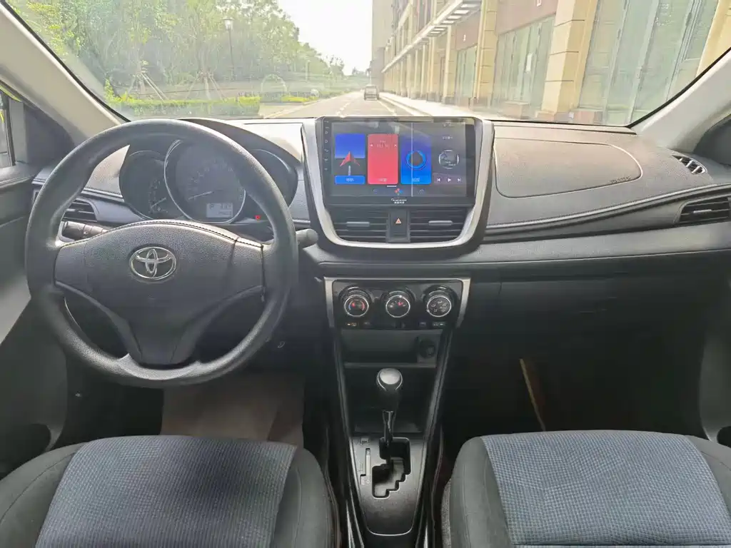 Toyota Yaris L 2019 — фото 10