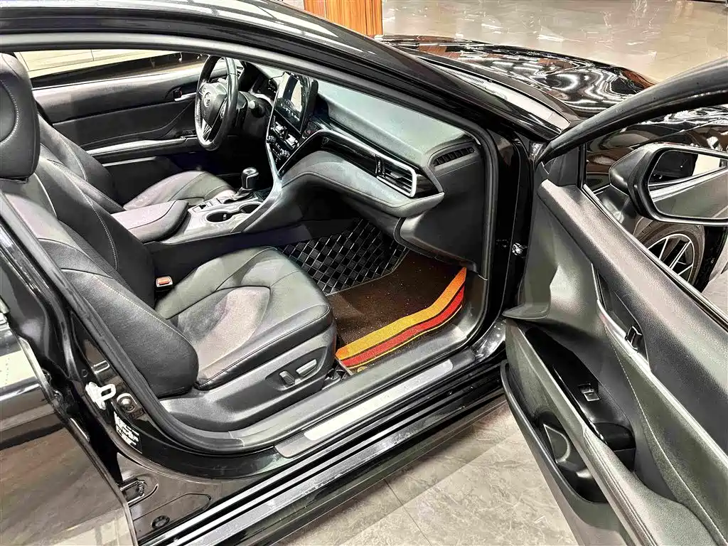 Toyota Camry 2022 — фото 17