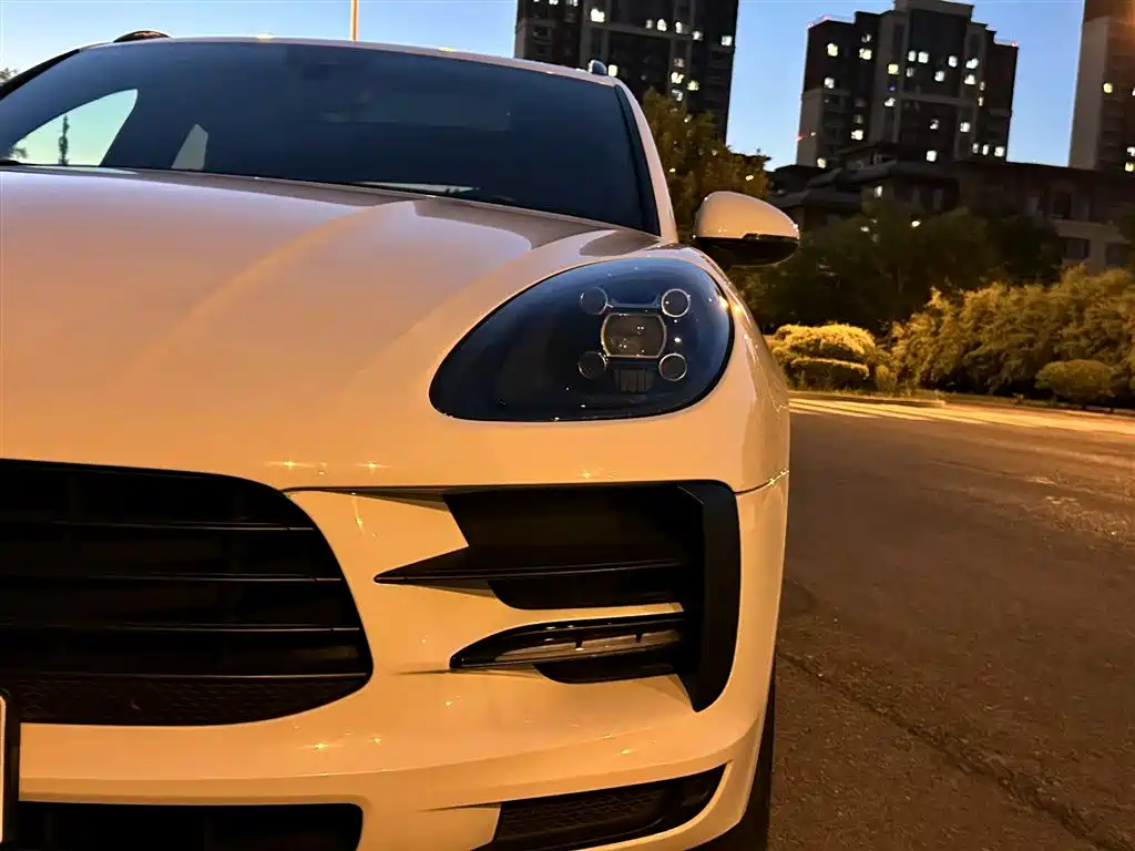 Porsche Macan 2019 — фото 12