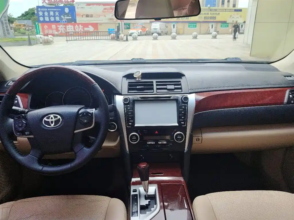 Toyota Camry 2013 — фото 5