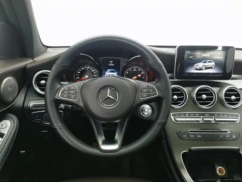 Mercedes-Benz GLC 2017 — фото 11