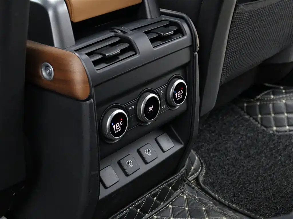 Land Rover Defender 2024 — фото 10