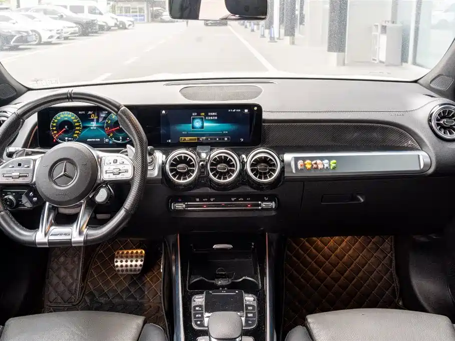 Mercedes-Benz GLB AMG 2022 — фото 7