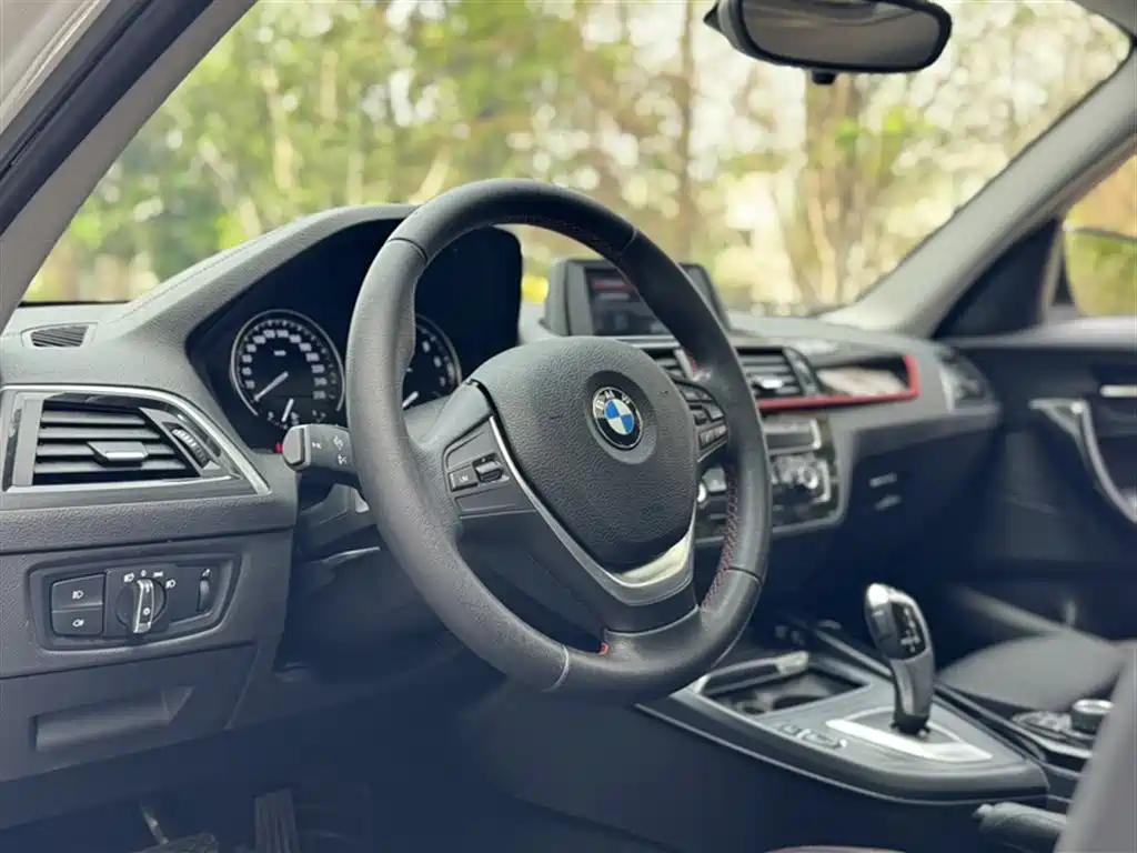 BMW 1 Series 2019 — фото 14